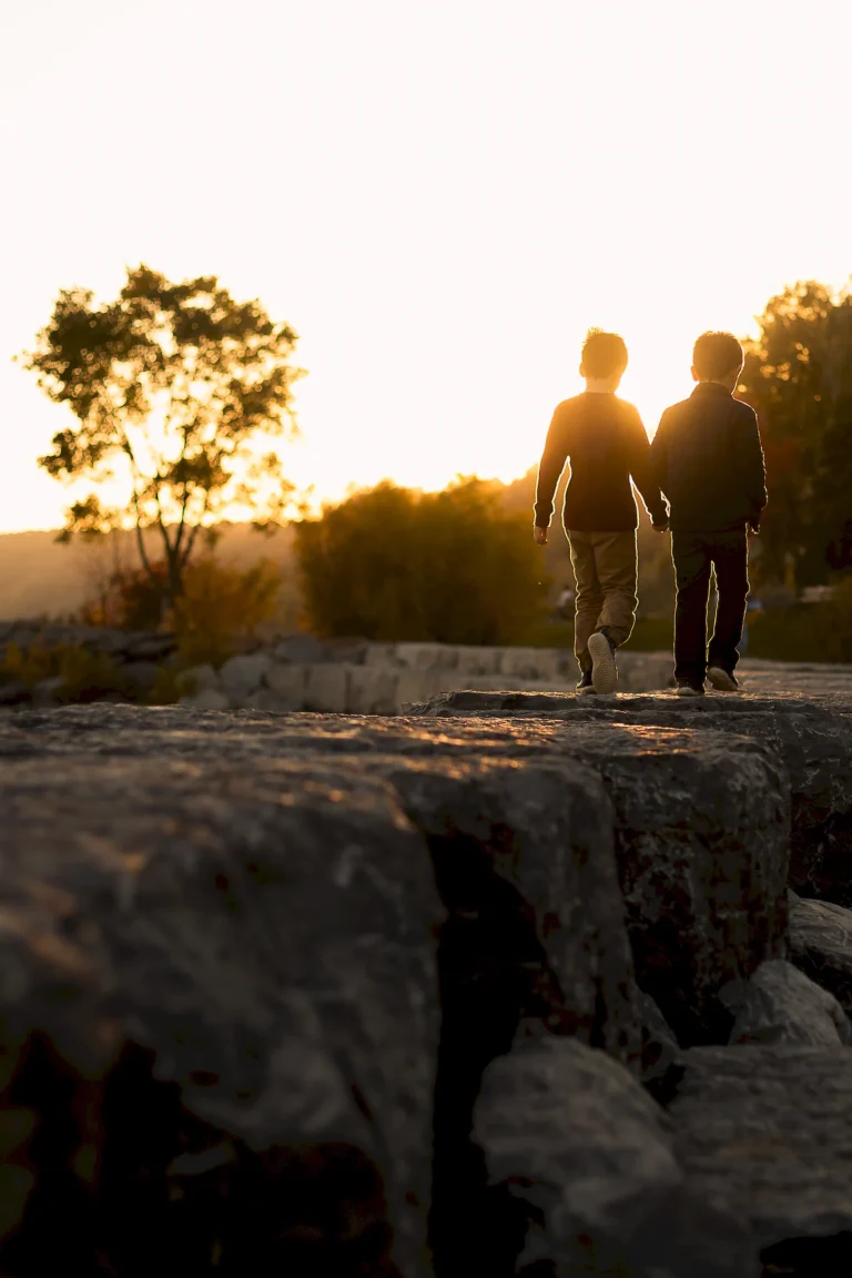 kids exploring Bluffer's Park climbing rocks family portrait